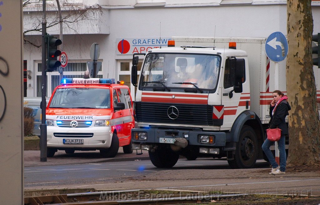 KVB Zug entgleist Koeln Suelz Suelzguertel P075.JPG